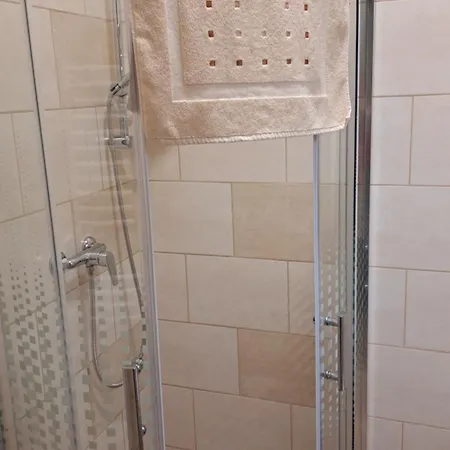 Anna Vendeghaz Es Rendezvenyterem بيت ضيافة Hajdúnánás